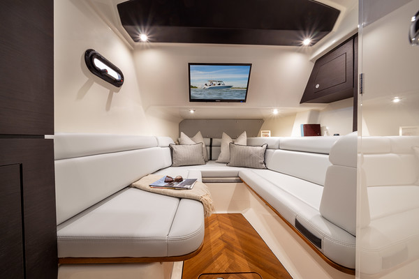Boston Whaler 350 Realm фото 1.8