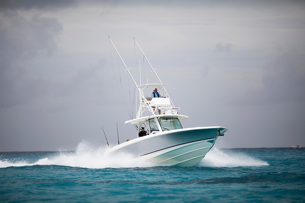 Boston Whaler 380 Outrage фото 1.9