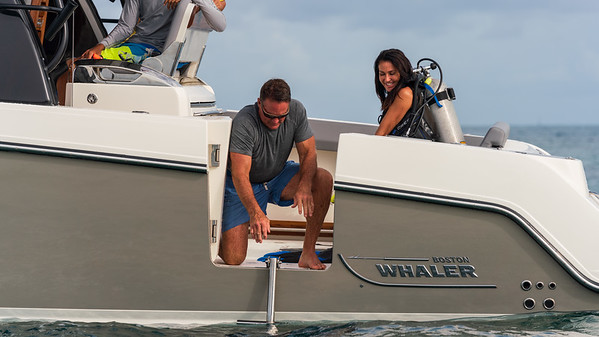 Boston Whaler 420 Outrage фото 1.4