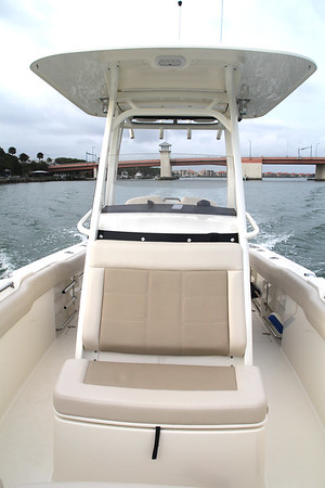 Boston Whaler 230 Outrage фото 1.8