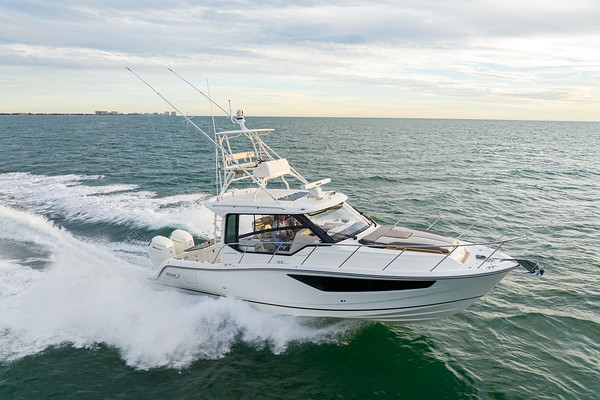 Boston Whaler 365 Conquest фото 1.6