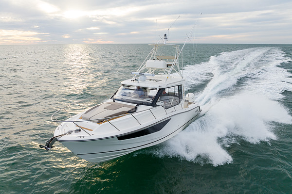 Boston Whaler 365 Conquest фото 1.7