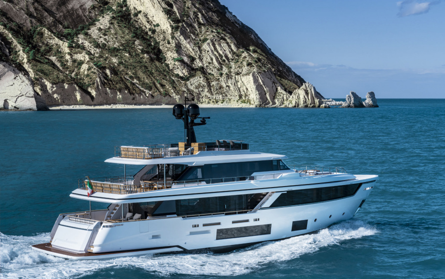 Custom Line Navetta 30 доступна к немедленной поставке в Черногорию