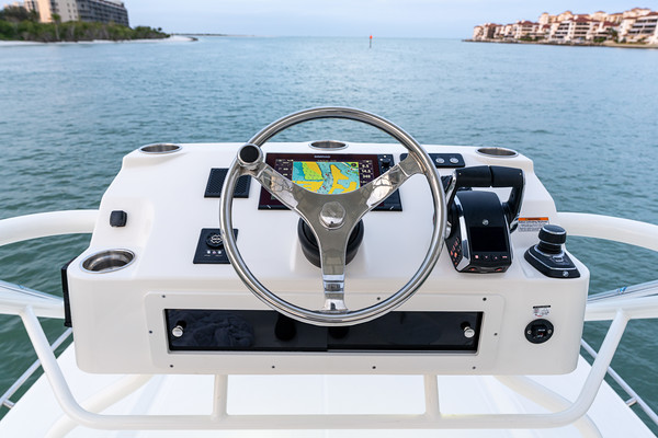 Boston Whaler 365 Conquest фото 1.8