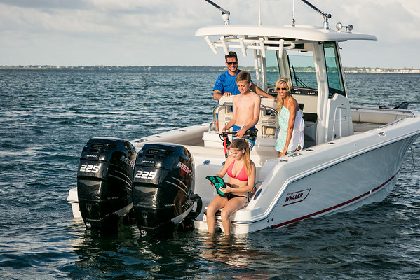 Boston Whaler 250 Outrage фото 2.1