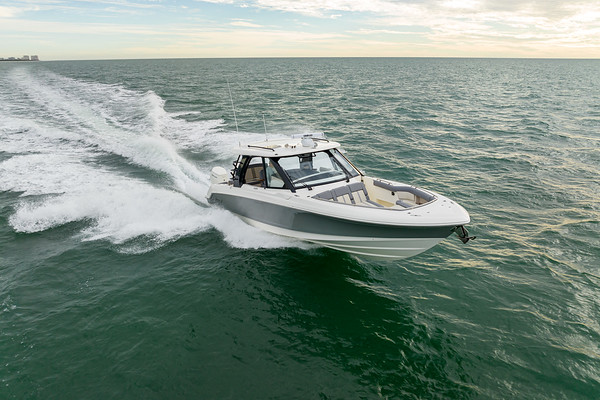 Boston Whaler 380 Realm фото 1.6