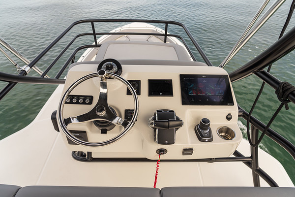 Boston Whaler 420 Outrage фото 1.8