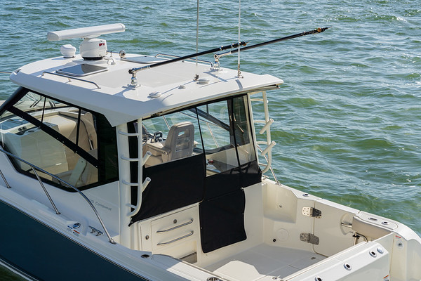 Boston Whaler 325 Conquest фото 1.4