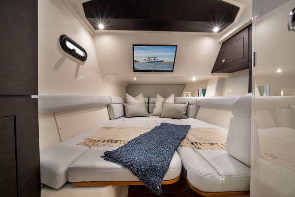 Boston Whaler 350 Realm фото 1.7