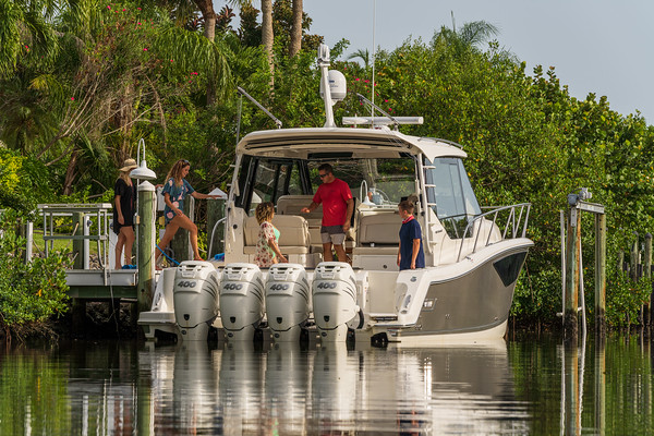 Boston Whaler 405 Conquest фото 1.1