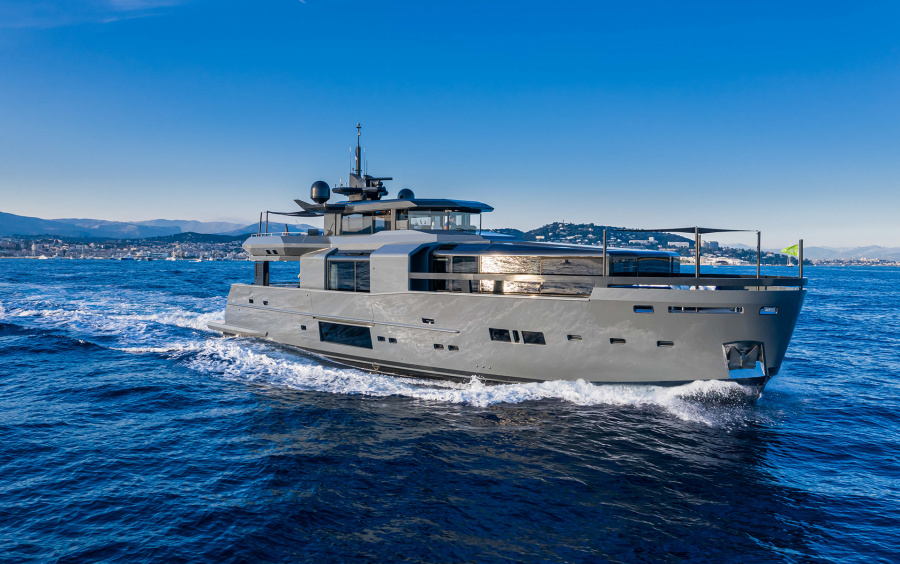 Arcadia Yachts A105: погружение в безмятежность