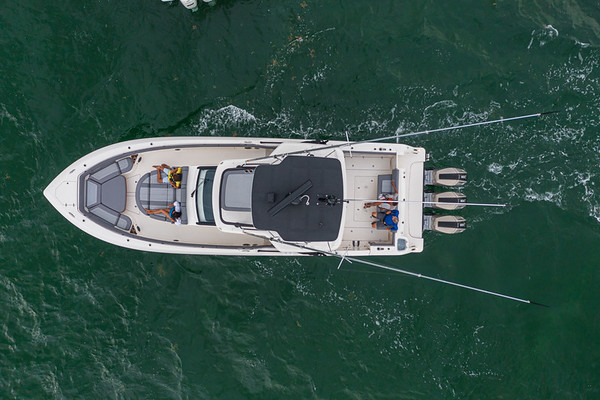 Boston Whaler 420 Outrage фото 1.2