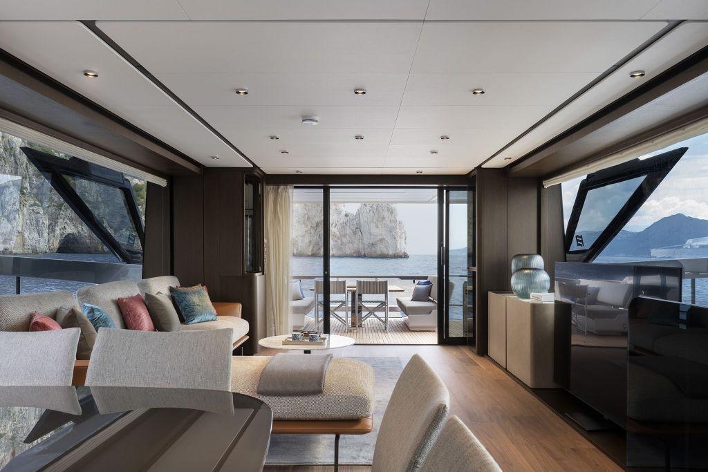 Feretti Yachts 860 (окна).jpg