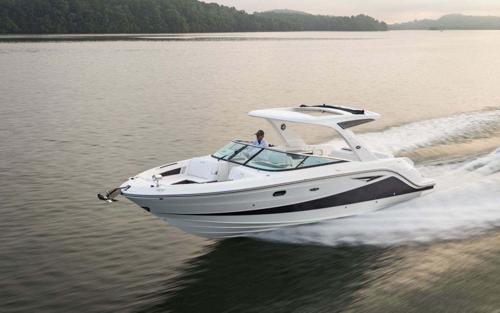 2024_slx_310_slx310_running_port_bow_three_quarter_00033.jpg
