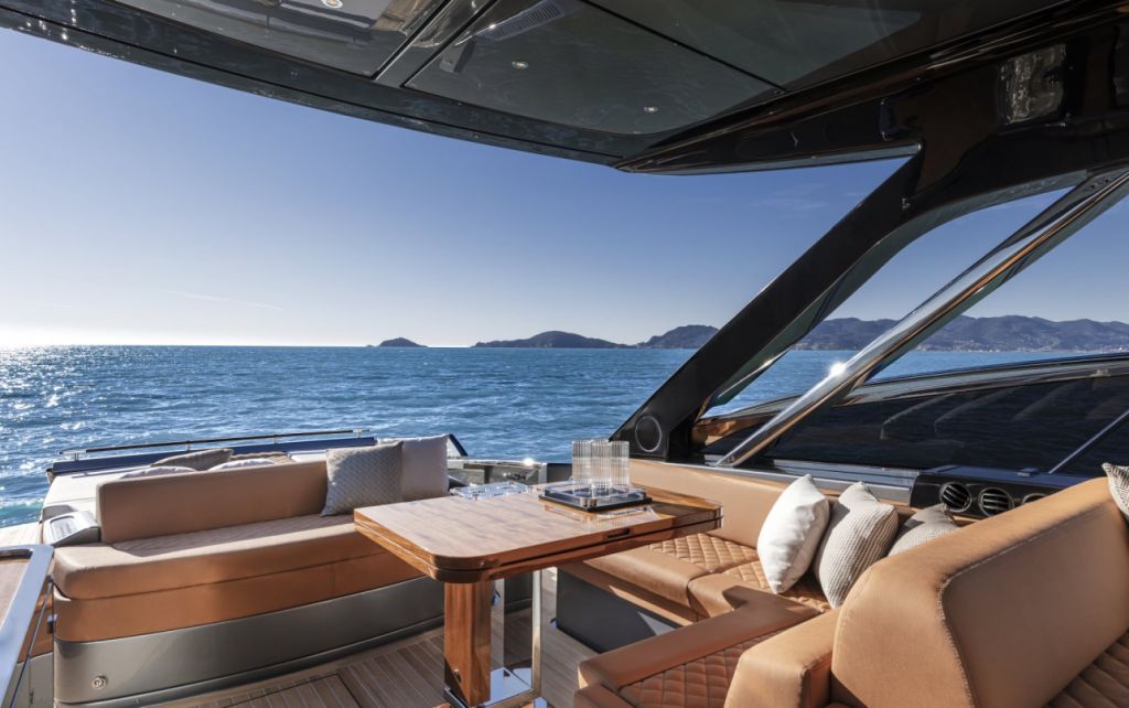 riva_56_rivale_hard-top-_-cruising_0007_51485.jpg