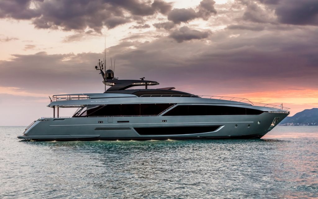 riva110_dolcevitacruising_0000_32267 (1).jpg