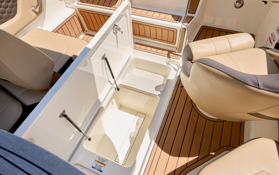 Sea Ray  230 SunSport - 2021 фото 1.13