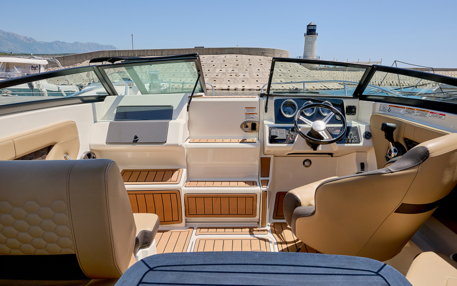 Sea Ray  230 SunSport - 2021 фото 1.4