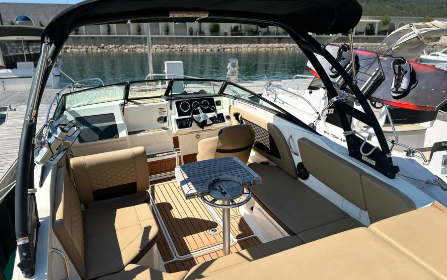 Sea Ray 230 SunSport - 2021 фото 1.7