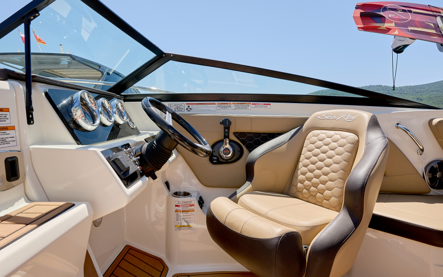 Sea Ray  230 SunSport - 2021 фото 1.15