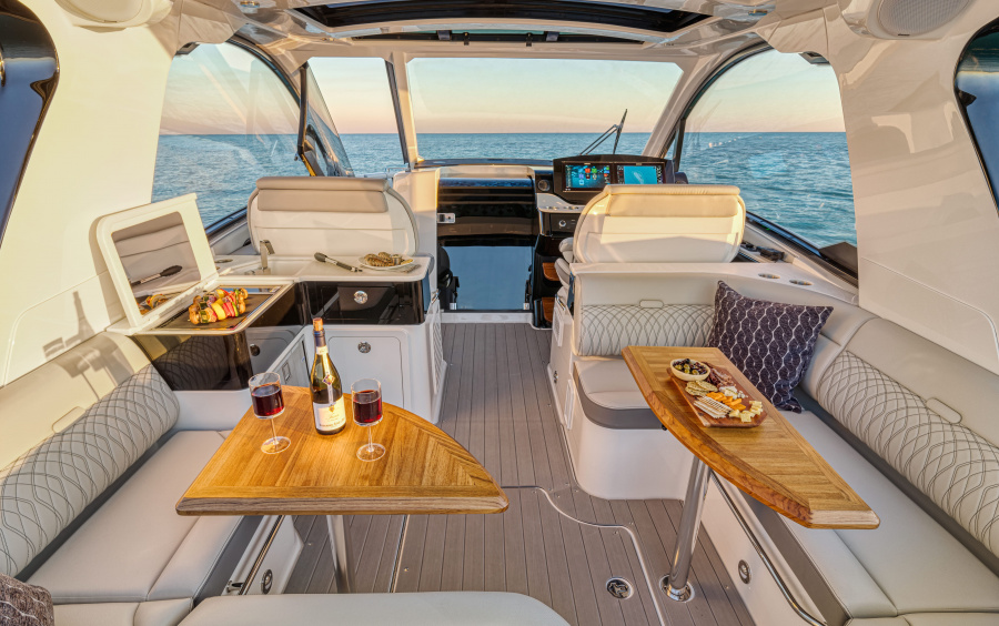 Sea Ray SUNDANCER 370 фото 1.3