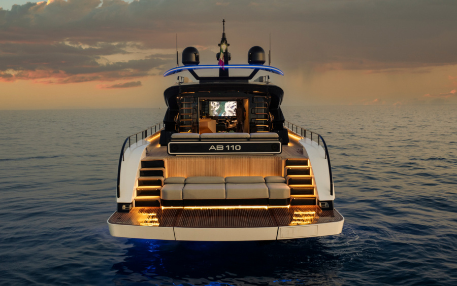 AB YACHTS 110 фото 1.8