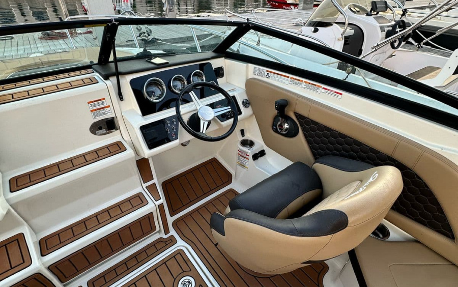 Sea Ray 230 SunSport - 2021 фото 1.9