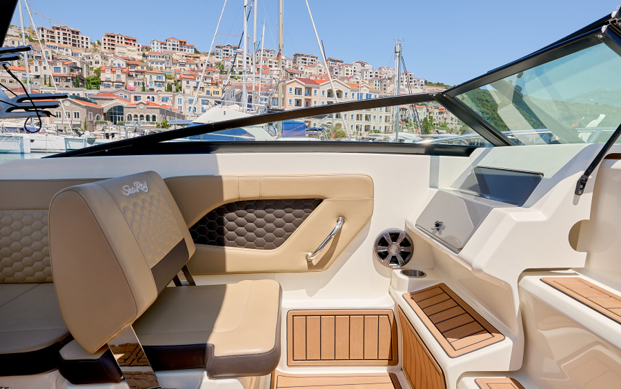 Sea Ray  230 SunSport - 2021 фото 1.14