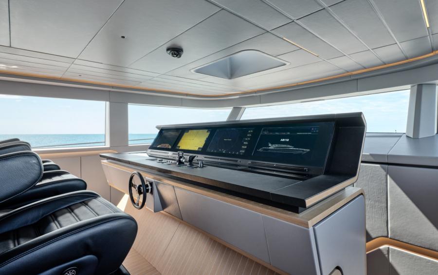 AB YACHTS 110 фото 1.17
