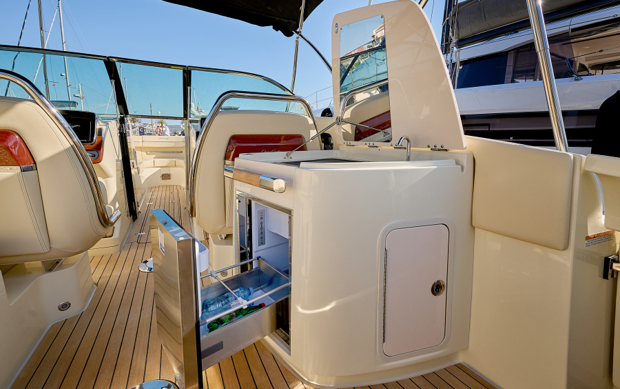 Chris-Craft Launch 31 GT - Доступен в Черногории фото 2.10