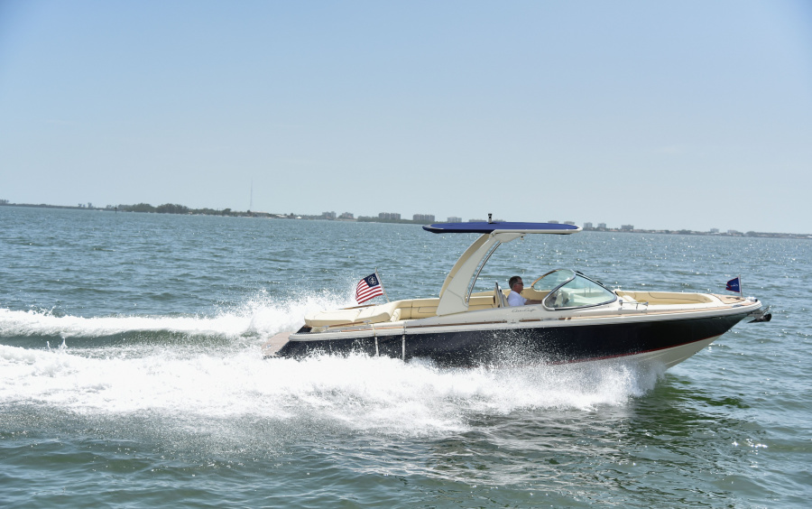Chris-Craft Launch 25 GT фото 2.1